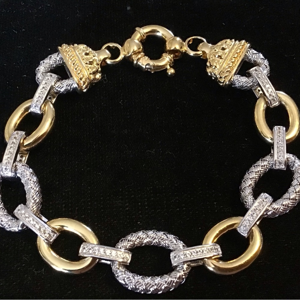 Beautiful diamond bracelet, claw closure, marked, 925. Gold and silver tone